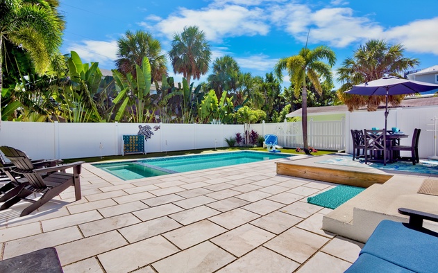 A Charming Beach Cottage on Elm 9