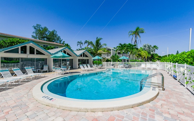 Coconuts Poolside #115 8