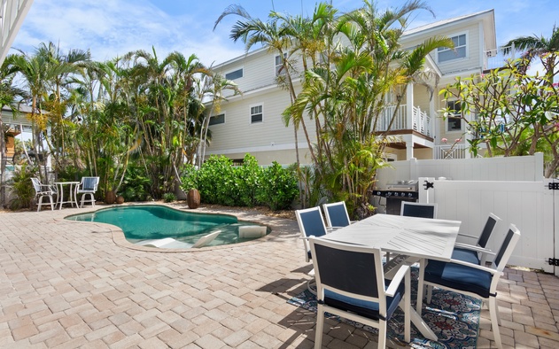 Tiki Sunshine 4