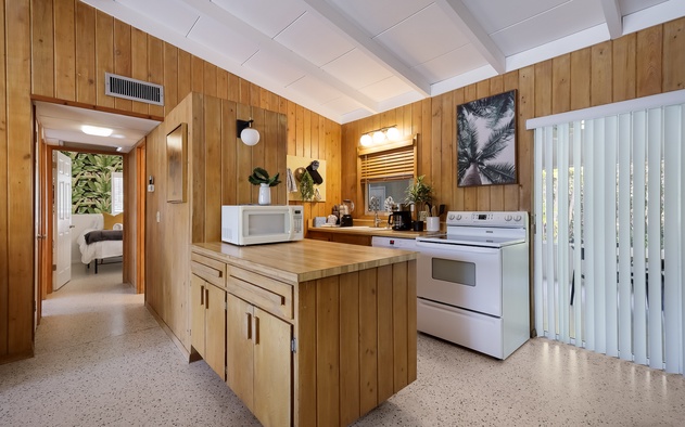 Bo's Beach Bungalow 8