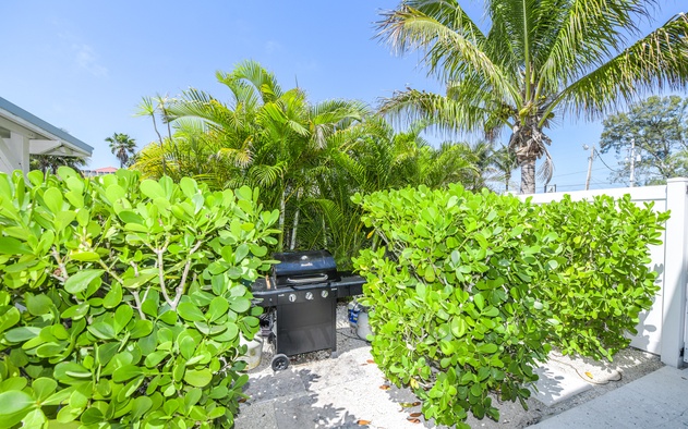 Barefoot by the Bay at Bayside Bungalow 4