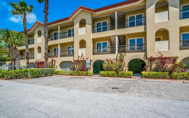 Bradenton Beach Club 232 2