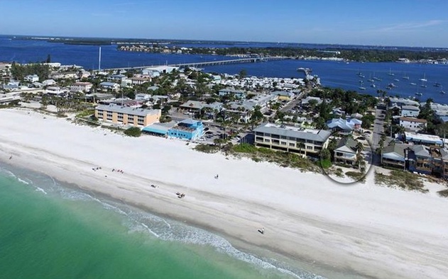 Captain Ron's Beach Pad 6