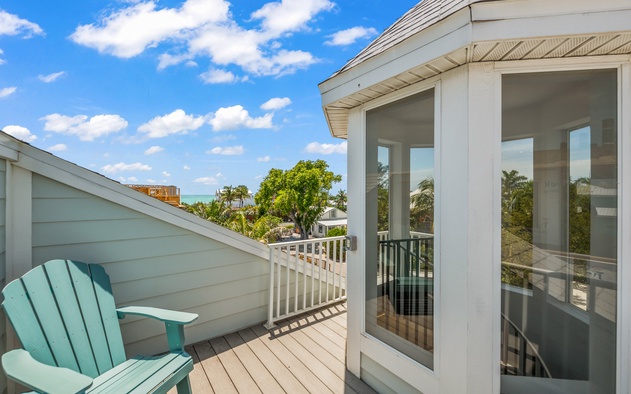 A Charming Beach Cottage on Elm 3