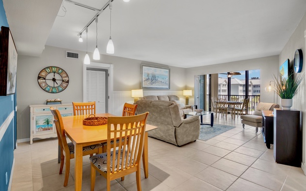Harbor Towers 415