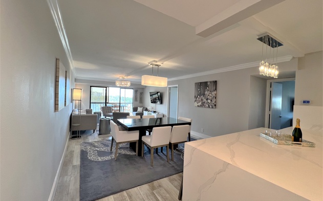 Harbor Towers 528 8