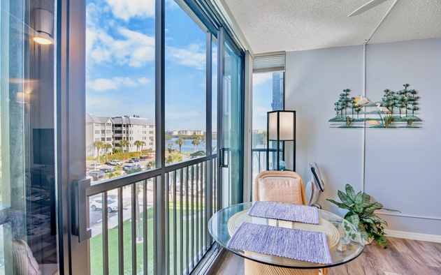 Harbor Towers 409 7