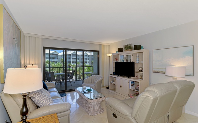 Harbor Towers 308