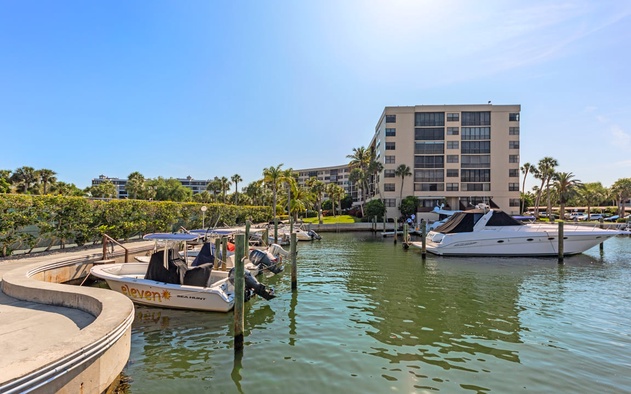 Harbor Towers 414 8