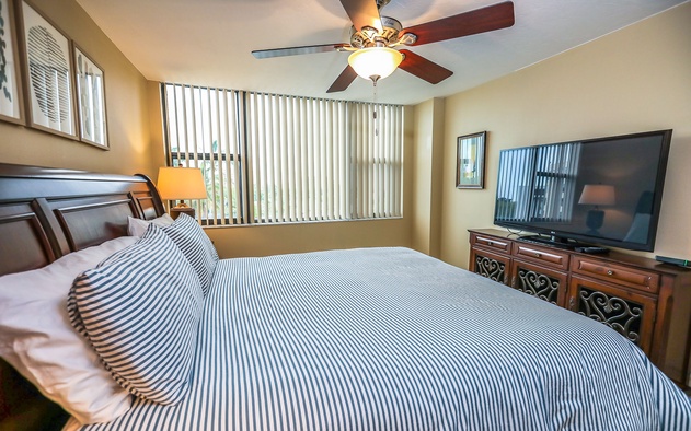 Harbor Towers 520 8
