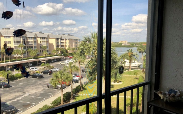 Harbor Towers 414 6