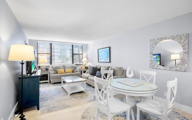 Harbor Towers 212 9
