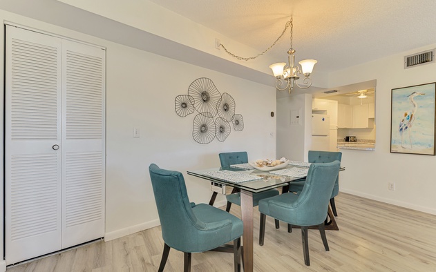 Harbor Towers 322 8
