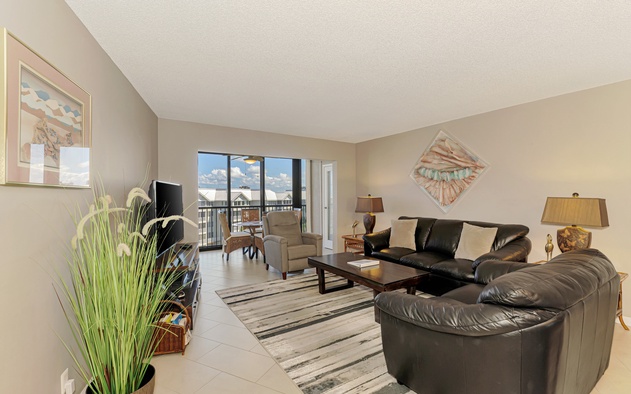 Harbor Towers 611