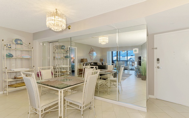 Harbor Towers 611 9
