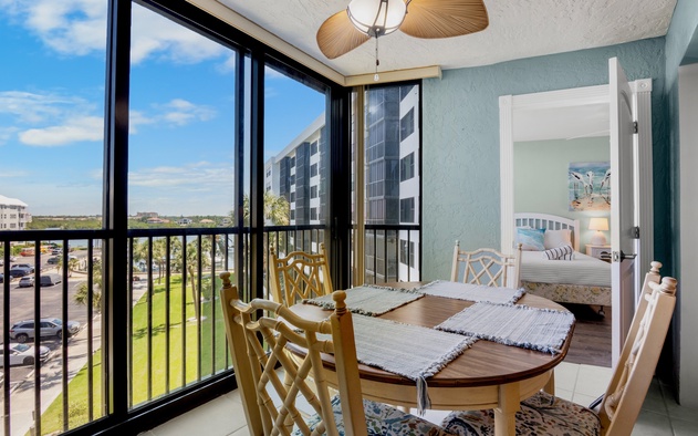 Harbor Towers 415 10