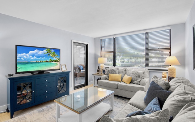 Harbor Towers 212 3