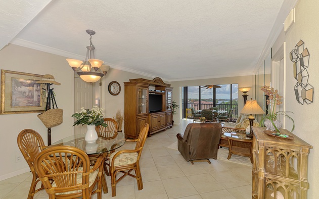 Harbor Towers 605