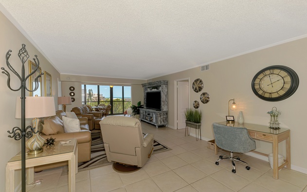 Harbor Towers 628 6