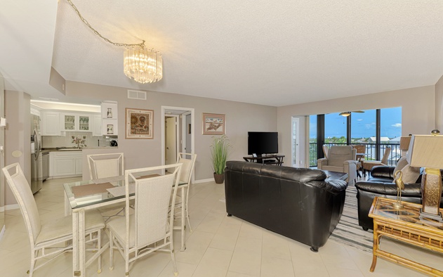 Harbor Towers 611 5