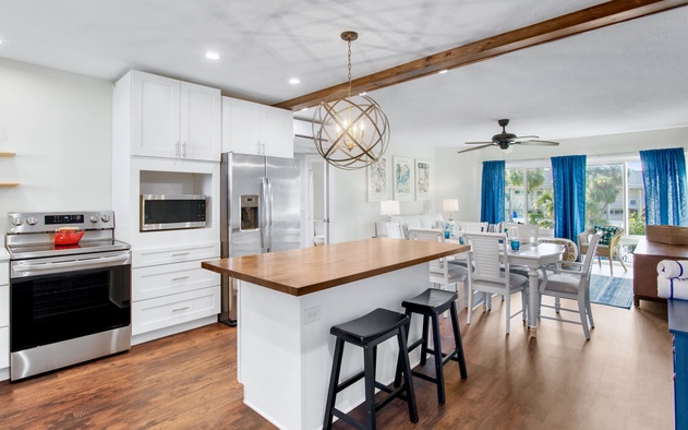 Lido Beach Retreat 10