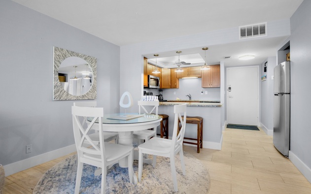 Harbor Towers 212 10