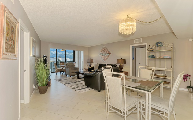 Harbor Towers 611 6