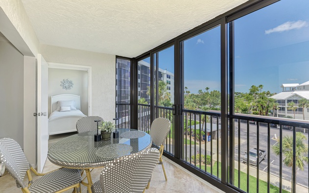 Harbor Towers 410 4