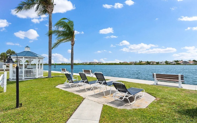 Harbor Towers 417
