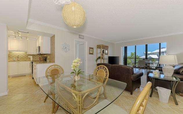 Harbor Towers 410 8