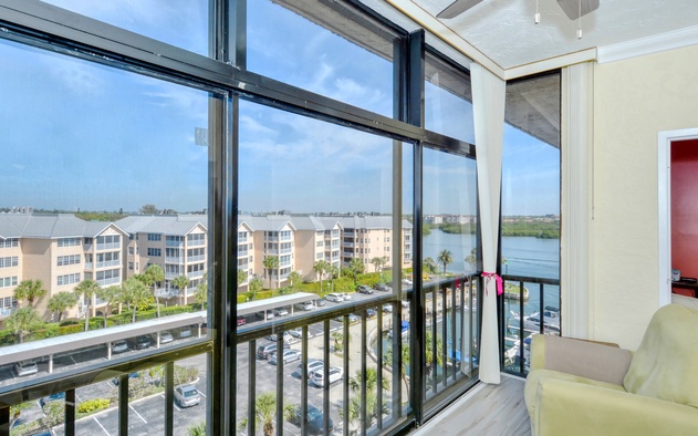 Harbor Towers 709 4