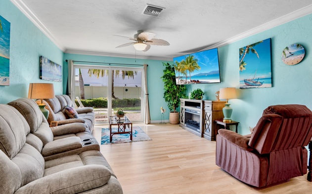 Jamaica Royale 102 3