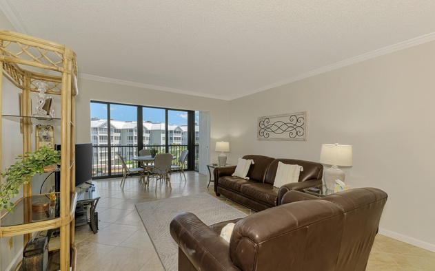Harbor Towers 410 3