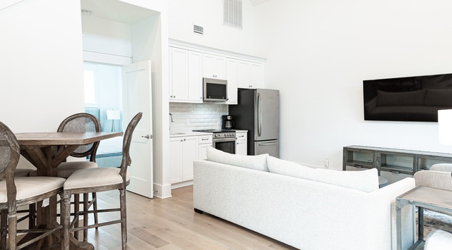 Carriage House: Living Area