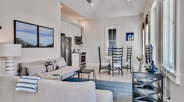 Carriage House: Living Area