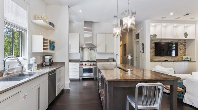 First Floor: Kitchen