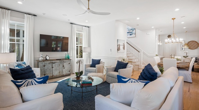 First Floor: Living Area