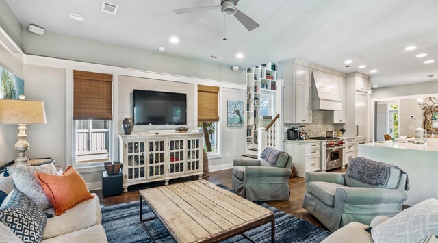 First Floor: Living Area