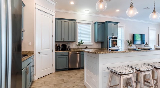 First Floor: Kitchen