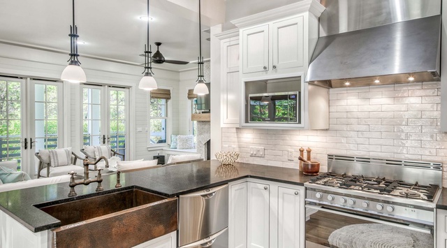 First Floor: Kitchen