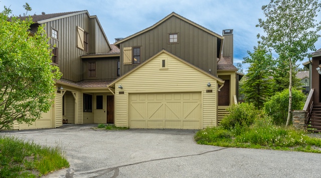 Charming multi-level property nestled among lush greenery with convenient parking and a spacious garage for your mountain getaway essentials.