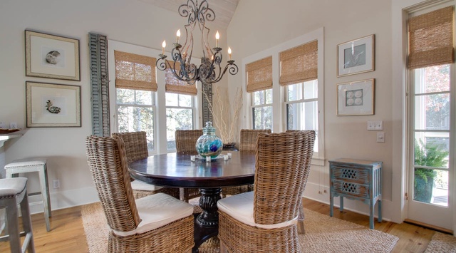 First Floor: Dining