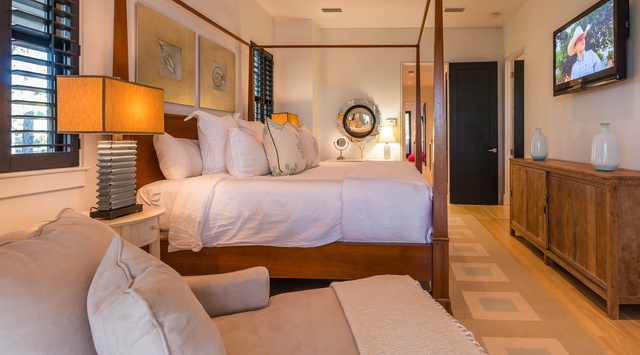 2nd Floor: Primary King Bedroom