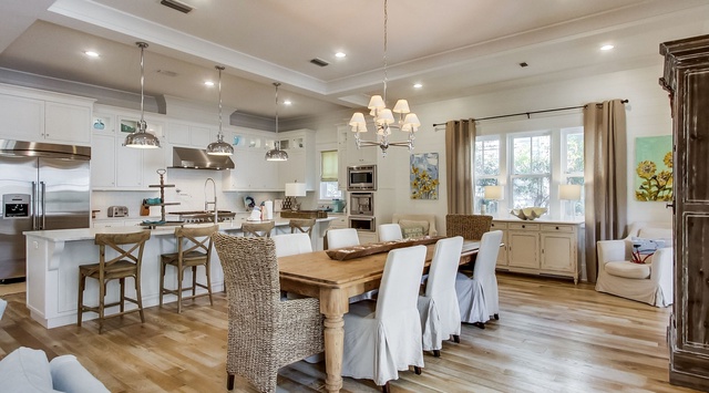 First Floor: Dining Area