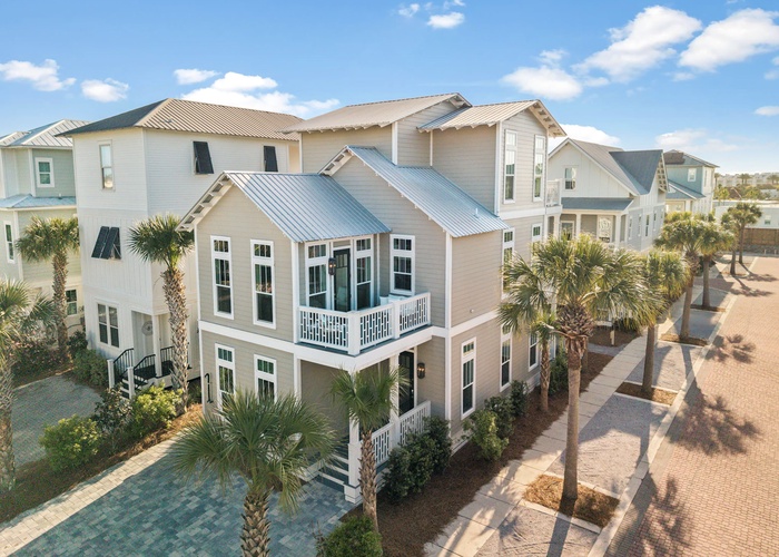 Featured Property Casa Del Mar