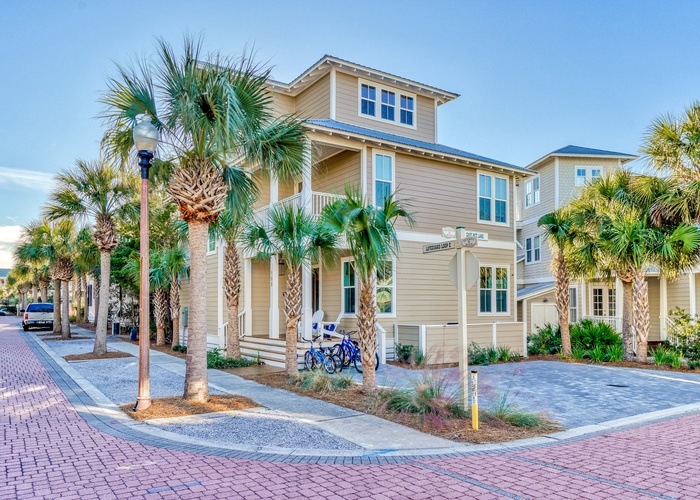 Featured Property 100 Lifeguard Loop East