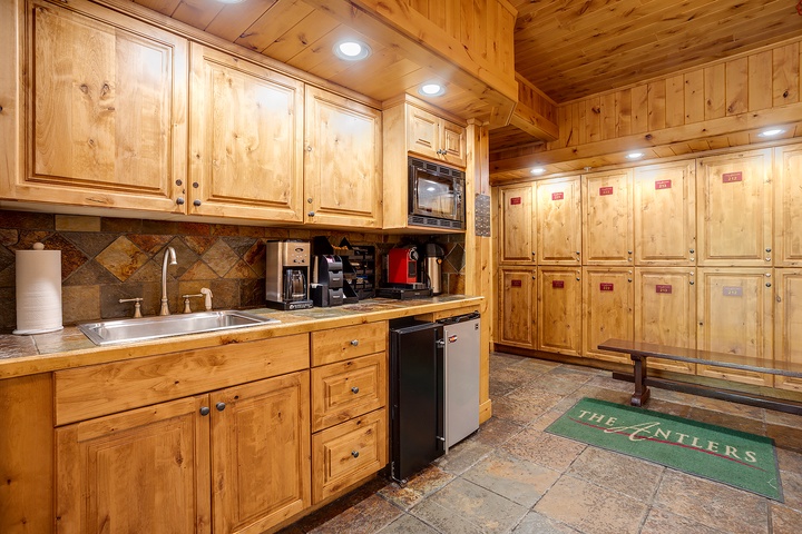 You'll find everything you need in this welcoming shared kitchen, complete with coffee station, modern appliances, and your own secure storage locker to keep belongings safe during your stay.