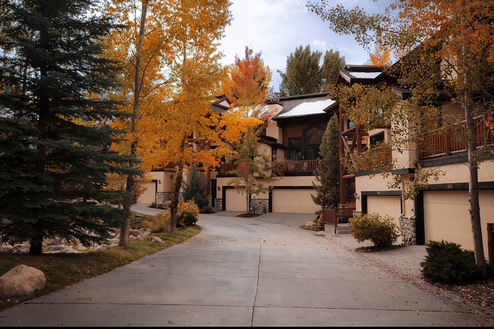 A mountain retreat nestled among brilliant autumn foliage, with convenient garage parking and surrounded by vibrant fall colors in a peaceful natural setting.