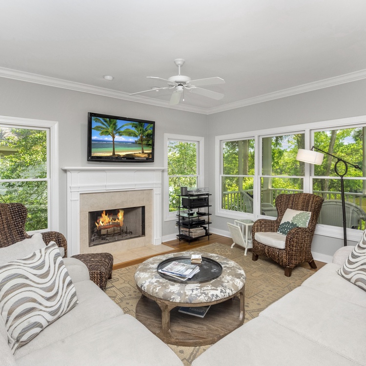 Living Area (fireplace cannot be used)