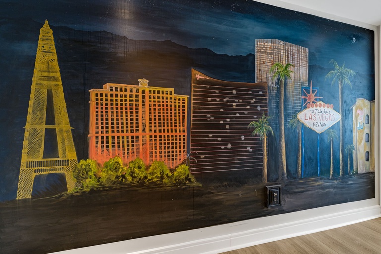 Downtown and Artistic Vibes
